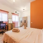 Sky Apartament. Bllok District * Тирана