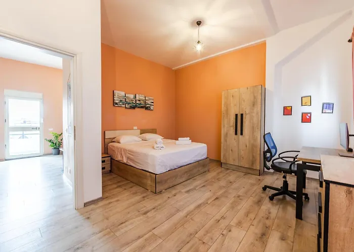 アパート Sky Apartament. Bllok District ティラナ