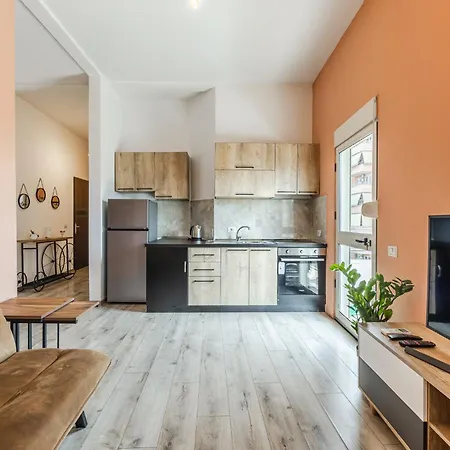 Sky Apartament. Bllok District טיראנה