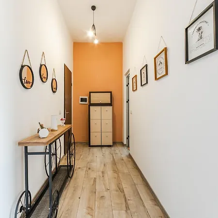 Sky Apartament. Bllok District * 티라나